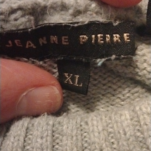 Jeanne Pierre sweater - Picture 2 of 3
